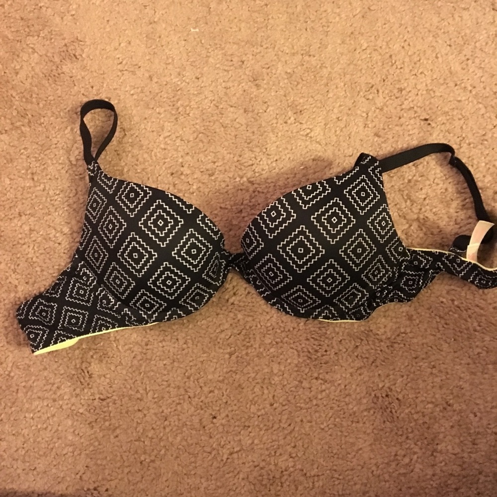 COPY - NEVER WORN Victoria’s Secret Bra